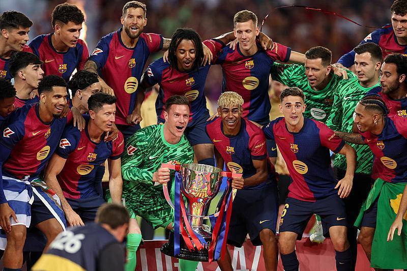 仍展现出接 仍展现出接